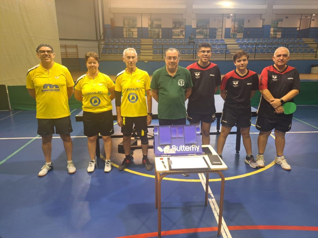 Equipos CTM Fuengirola VS IES Al-Baytar Benalmádena del Grupo 3 de la División de Honor Andaluza de tenis de mesa